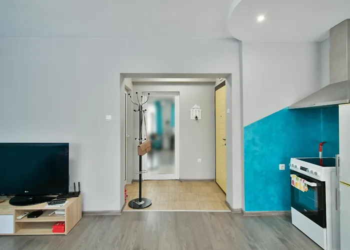 By The Sea - With Free Parking Daire