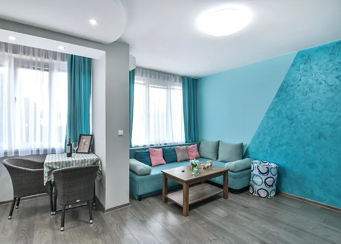 By The Sea - With Free Parking Daire *