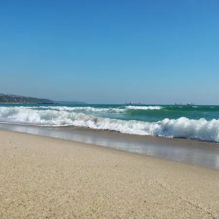 Apartman By The Sea - With Free Parking *