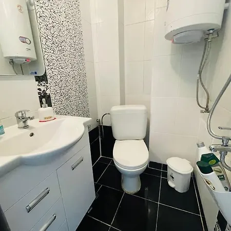 By The Sea - With Free Parking Apartman