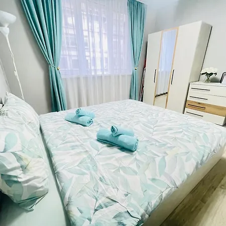 By The Sea - With Free Parking Apartman Várna