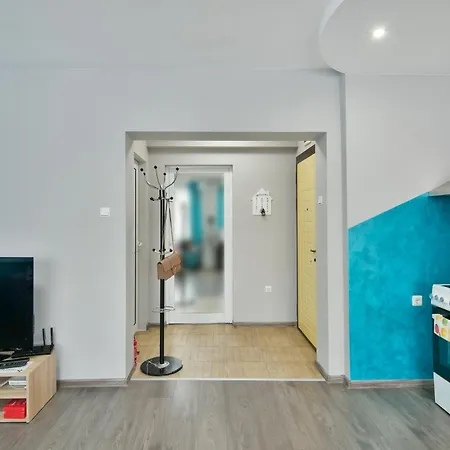 By The Sea - With Free Parking Apartman