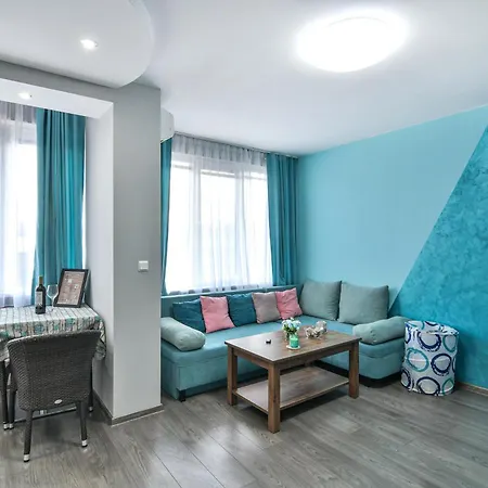 By The Sea - With Free Parking Apartman *