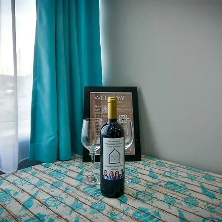 By The Sea - With Free Parking Várna